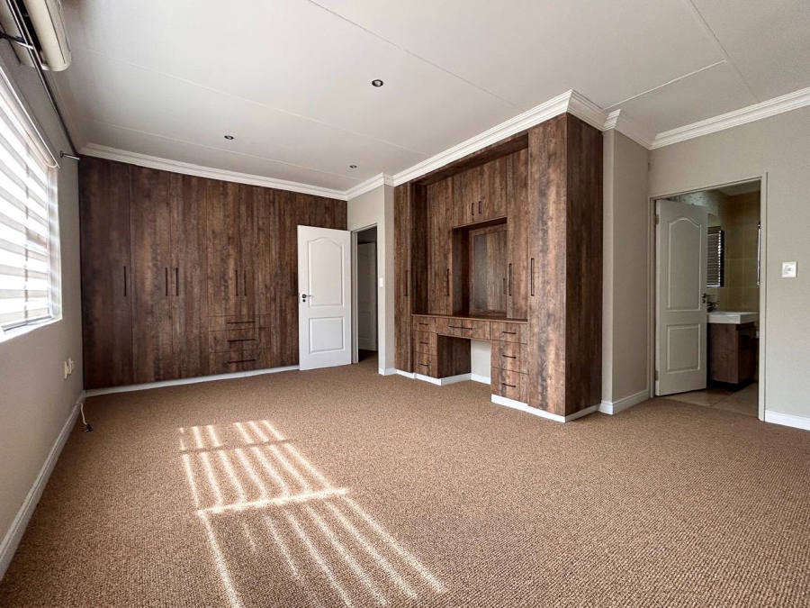4 Bedroom Property for Sale in Grimbeeck Park North West
